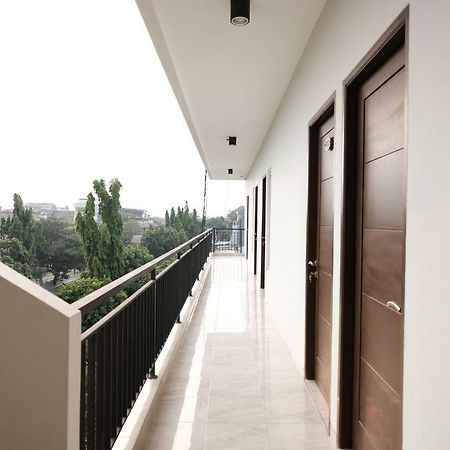 Reddoorz Near Taman Palem Hotell Jakarta Exteriör bild