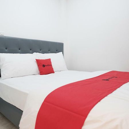 Reddoorz Near Taman Palem Hotell Jakarta Exteriör bild
