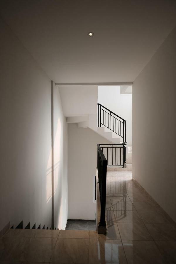 Reddoorz Near Taman Palem Hotell Jakarta Exteriör bild