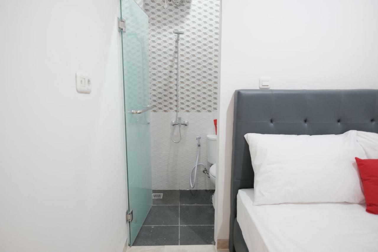 Reddoorz Near Taman Palem Hotell Jakarta Exteriör bild