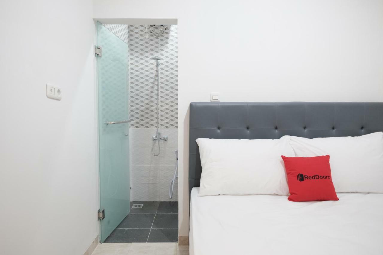 Reddoorz Near Taman Palem Hotell Jakarta Exteriör bild