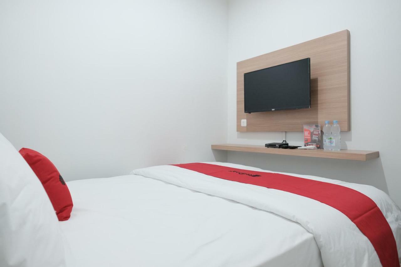 Reddoorz Near Taman Palem Hotell Jakarta Exteriör bild