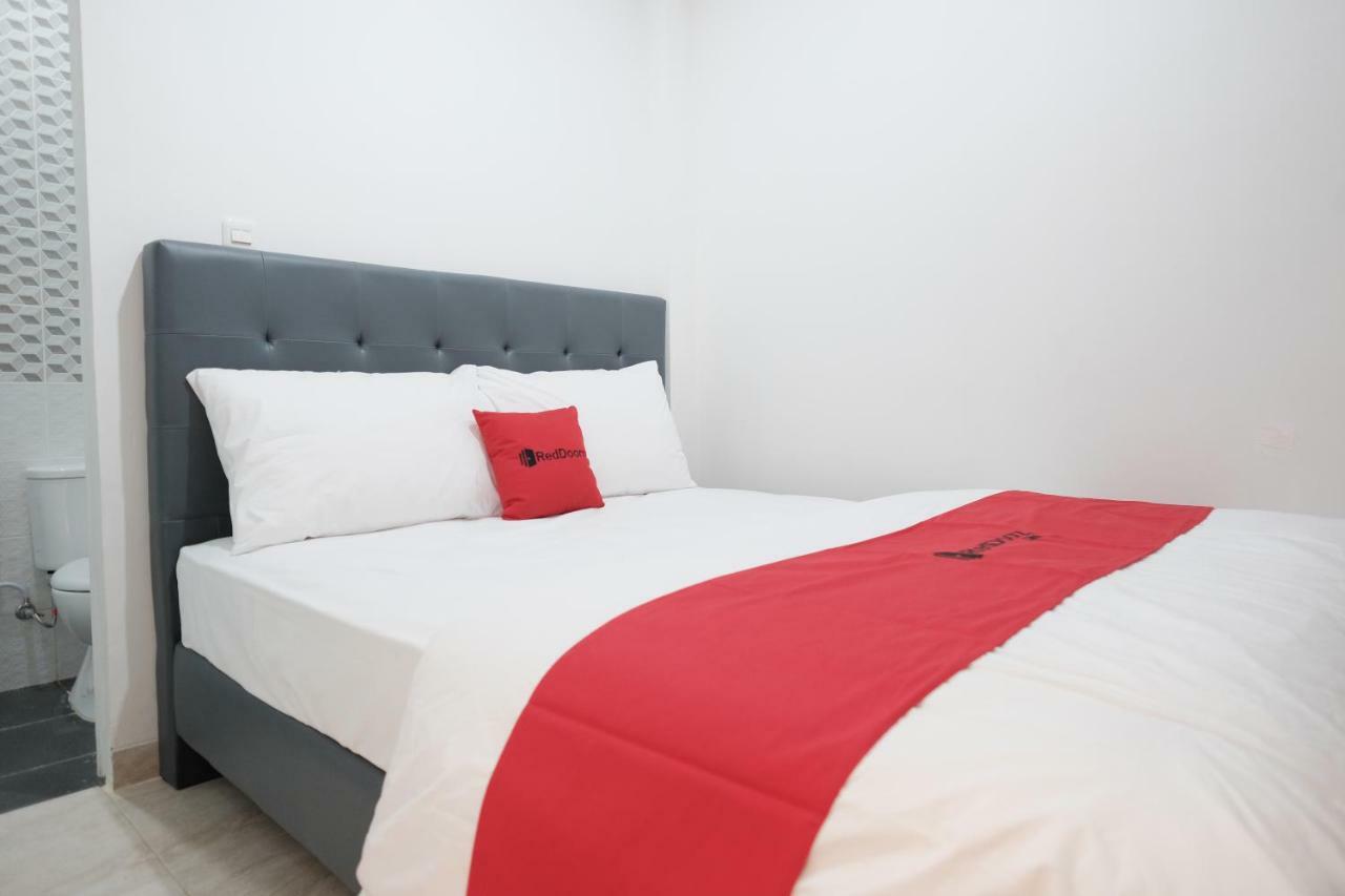 Reddoorz Near Taman Palem Hotell Jakarta Exteriör bild
