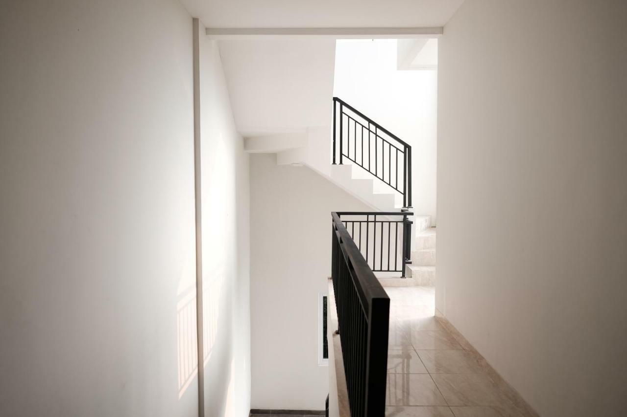 Reddoorz Near Taman Palem Hotell Jakarta Exteriör bild