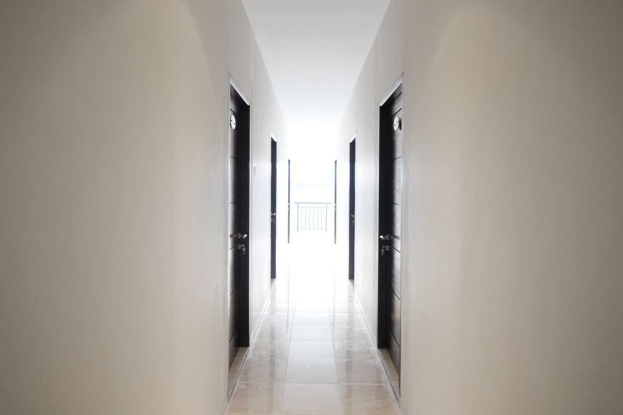 Reddoorz Near Taman Palem Hotell Jakarta Exteriör bild